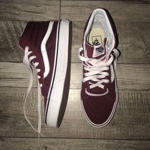 !NEVER WORN! Maroon high top vans size 8